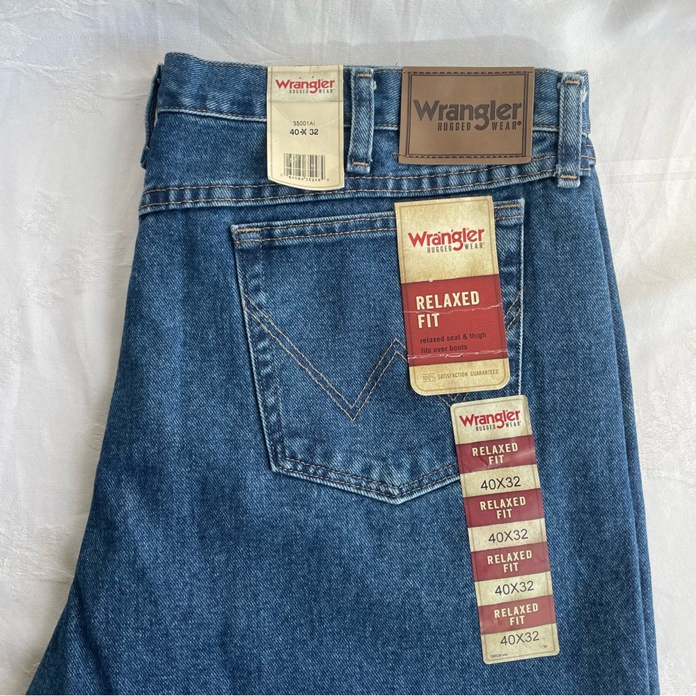 Wrangler Jeans Mens 40x32 Relaxed Fit Straight Fits Over Boot Cotton Cowboy Blue